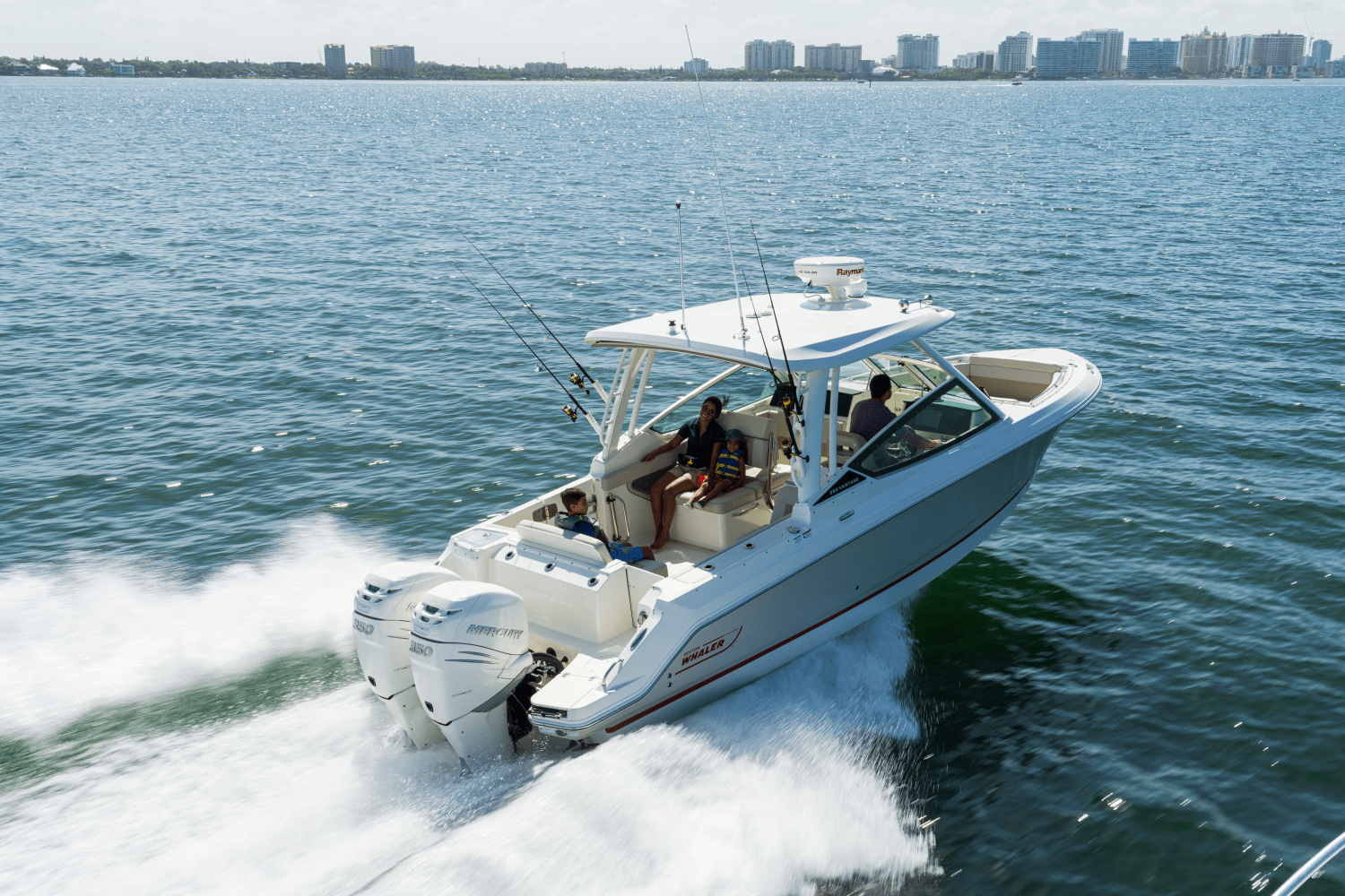 Slide: The Image of Boston Whaler 280 Vantage 2026 - 26
