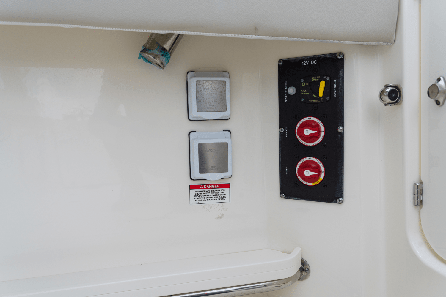 Slide: The Image of Boston Whaler 280 Vantage 2026 - 42