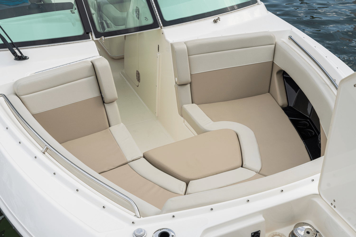 Slide: The Image of Boston Whaler 280 Vantage 2026 - 44