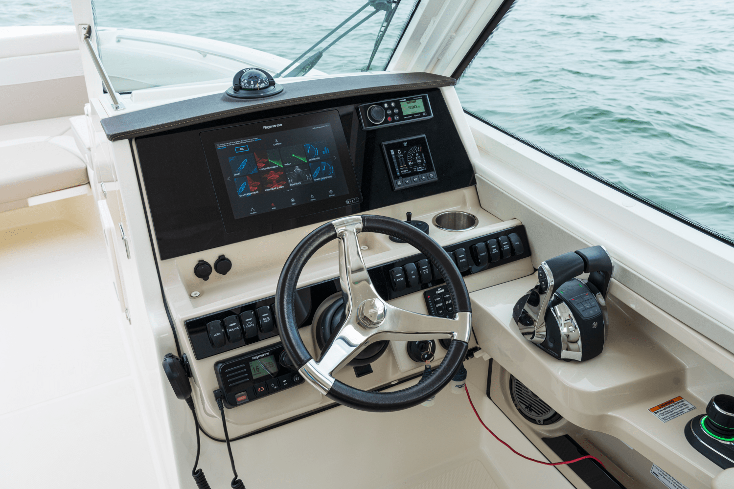 Slide: The Image of Boston Whaler 280 Vantage 2026 - 50