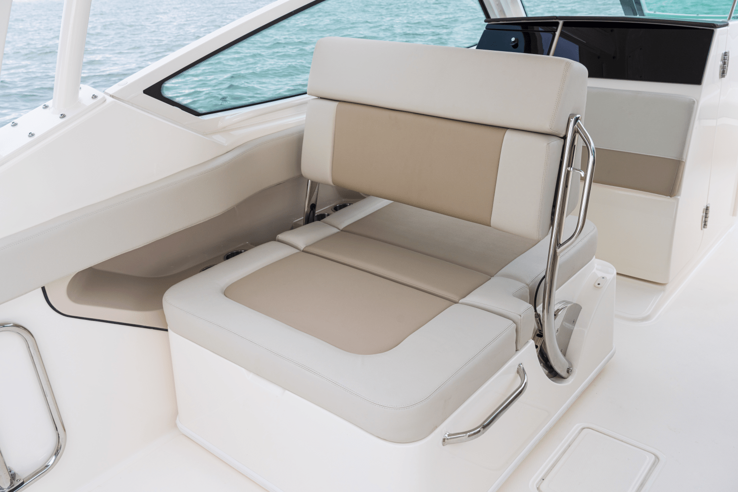 Slide: The Image of Boston Whaler 280 Vantage 2026 - 52