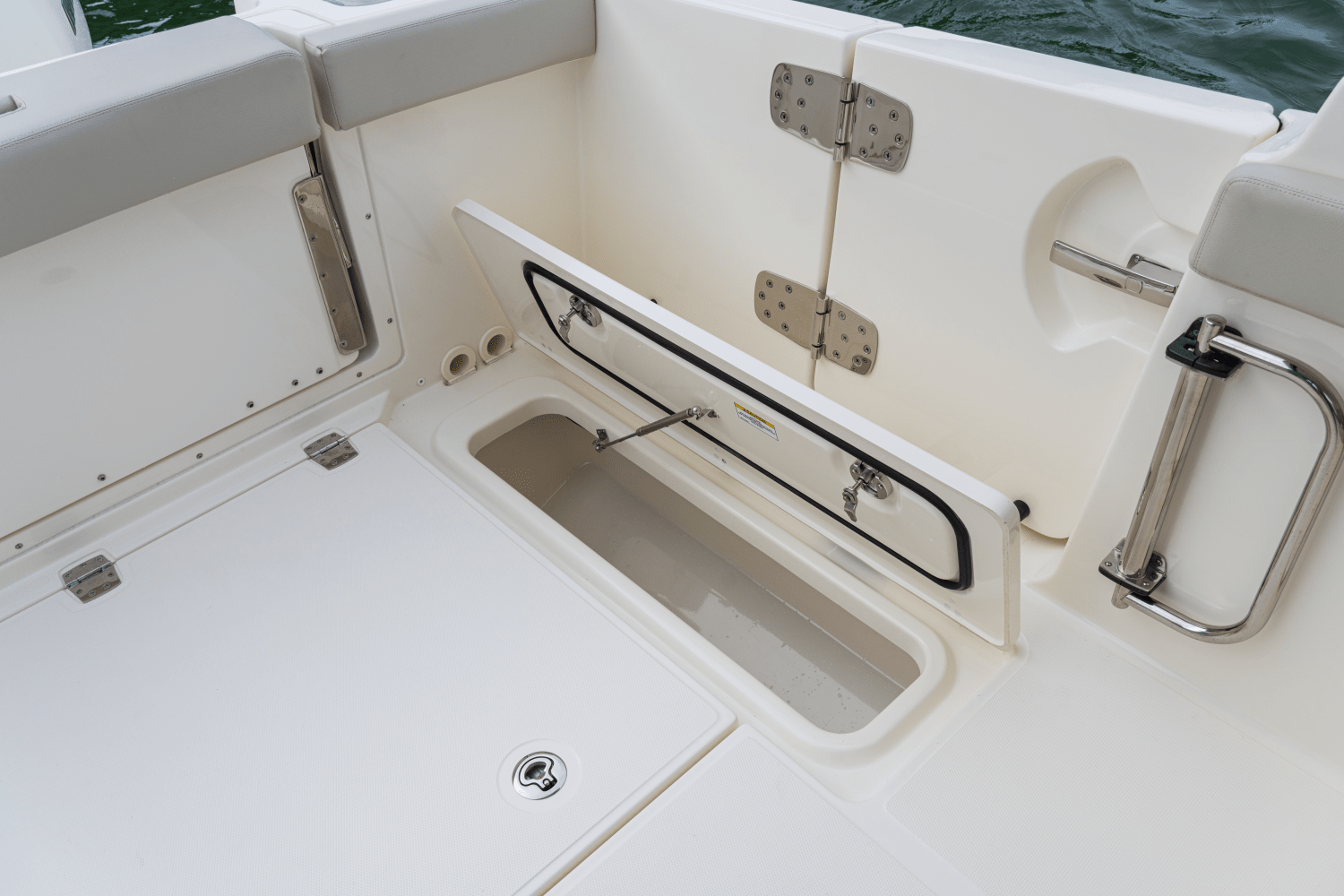 Slide: The Image of Boston Whaler 280 Vantage 2026 - 67