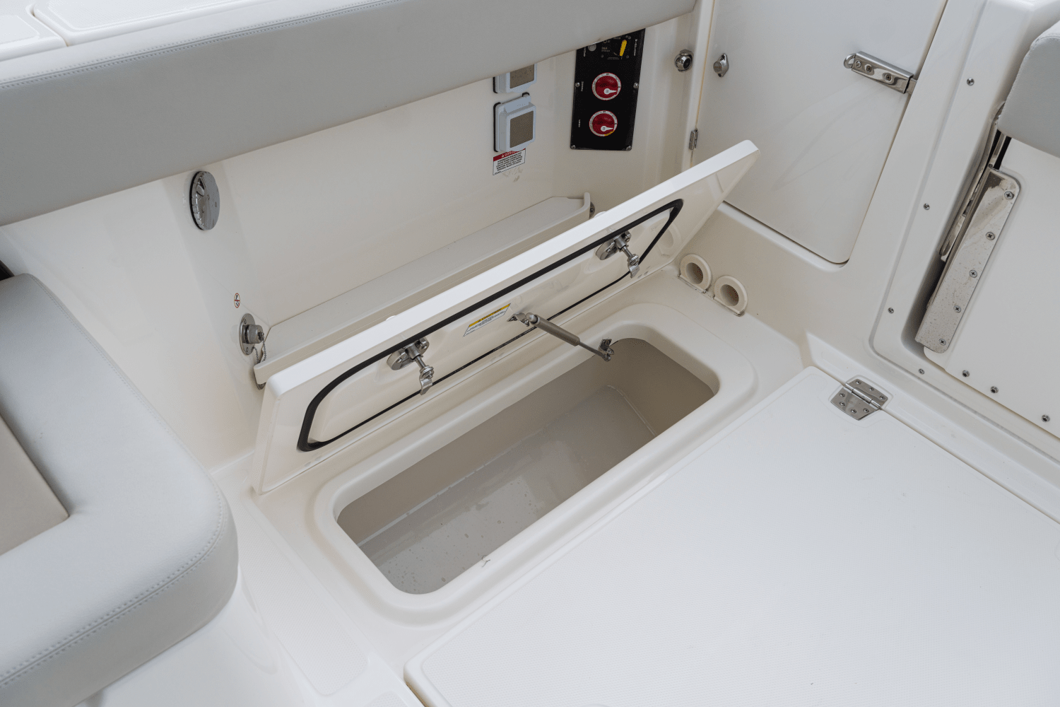 Slide: The Image of Boston Whaler 280 Vantage 2026 - 71