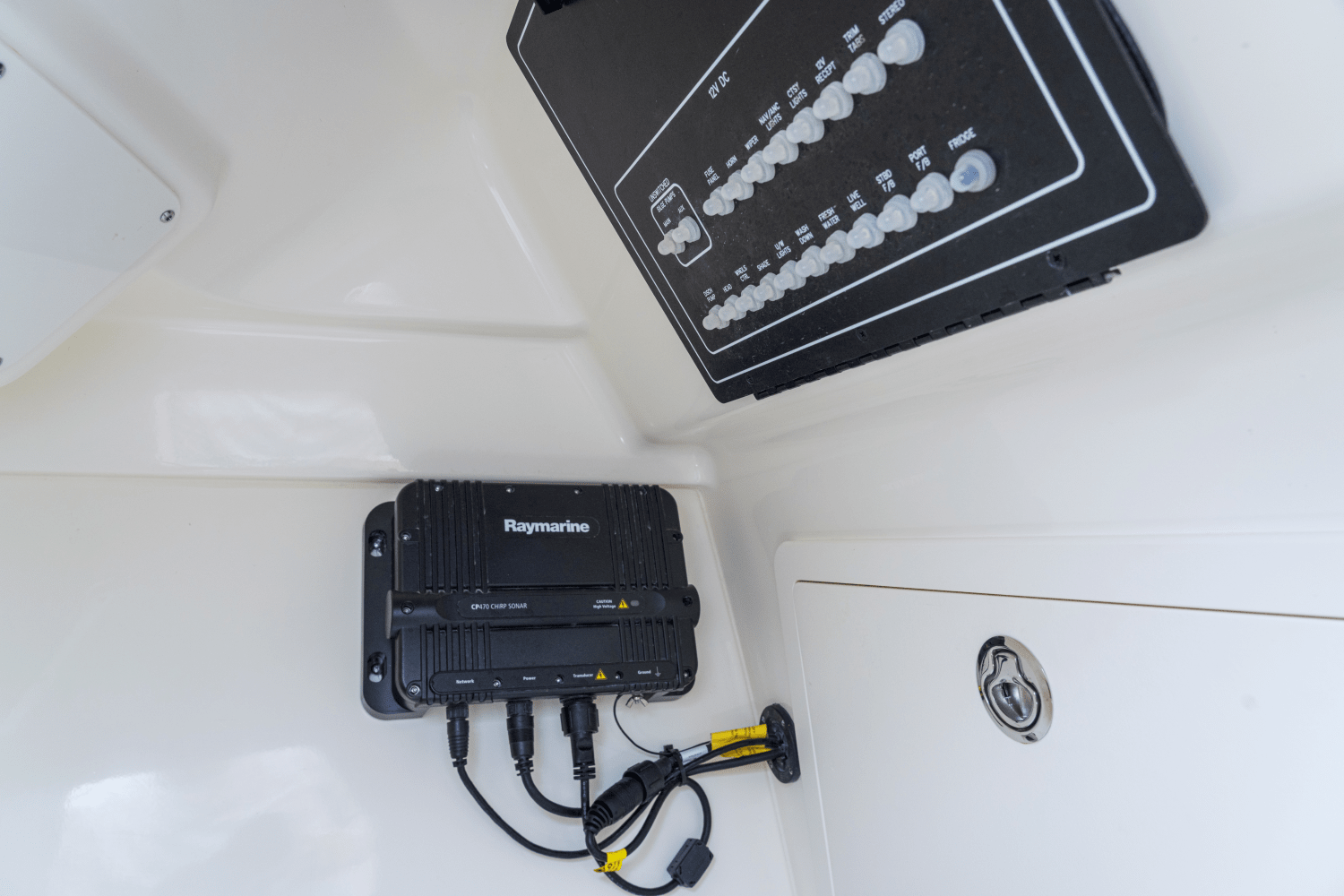 Slide: The Image of Boston Whaler 280 Vantage 2026 - 81