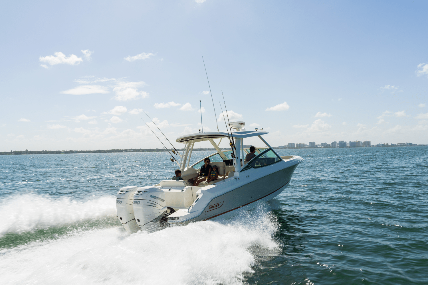 Slide: The Image of Boston Whaler 280 Vantage 2026 - 9
