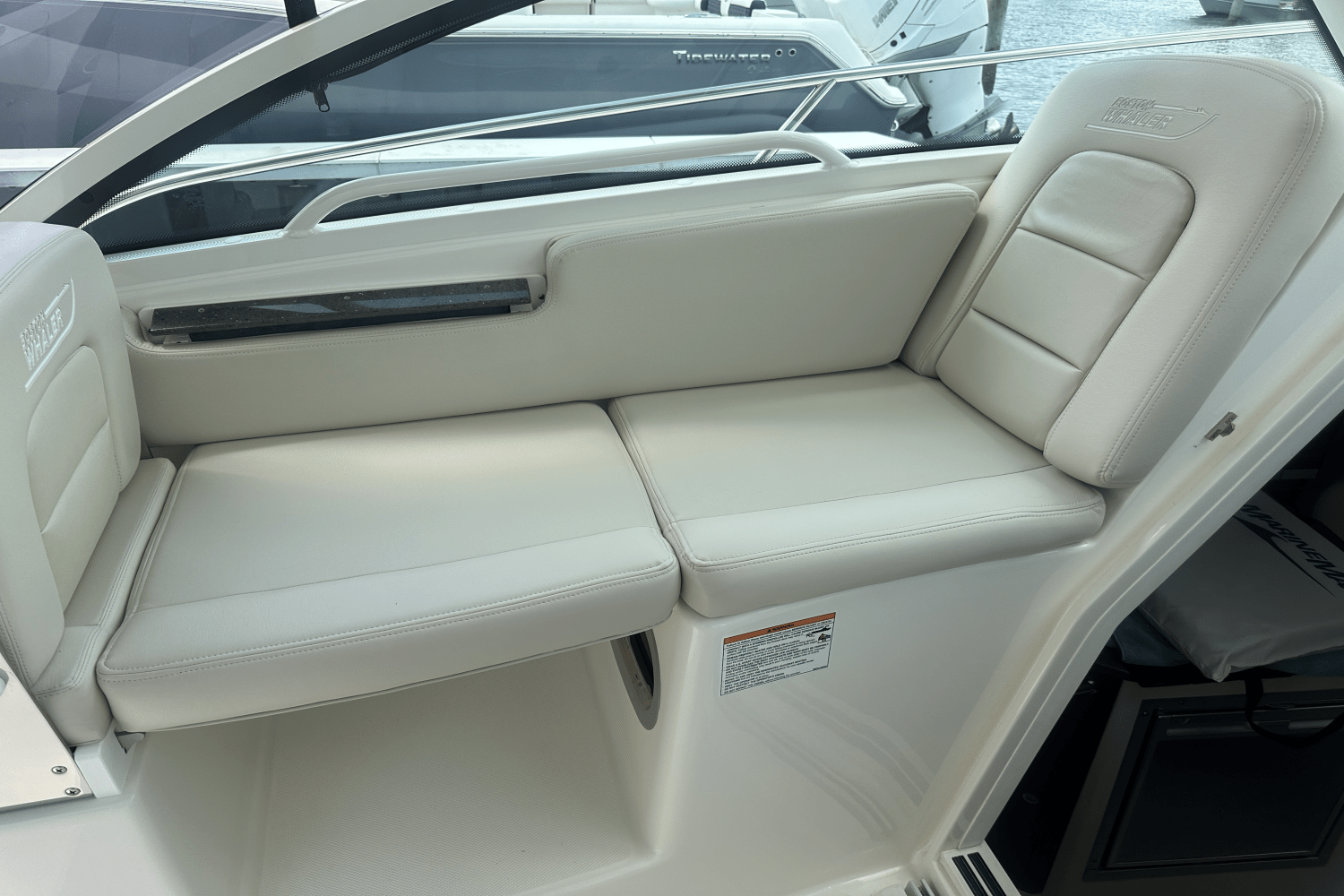 Slide: The Image of Boston Whaler 285 CONQUEST 2024 - 14