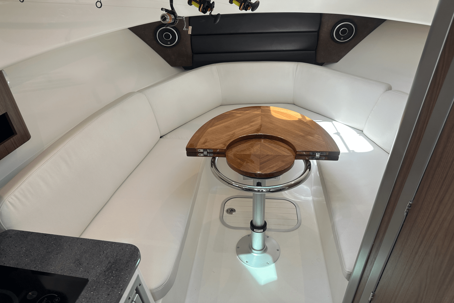 Slide: The Image of Boston Whaler 285 CONQUEST 2024 - 21