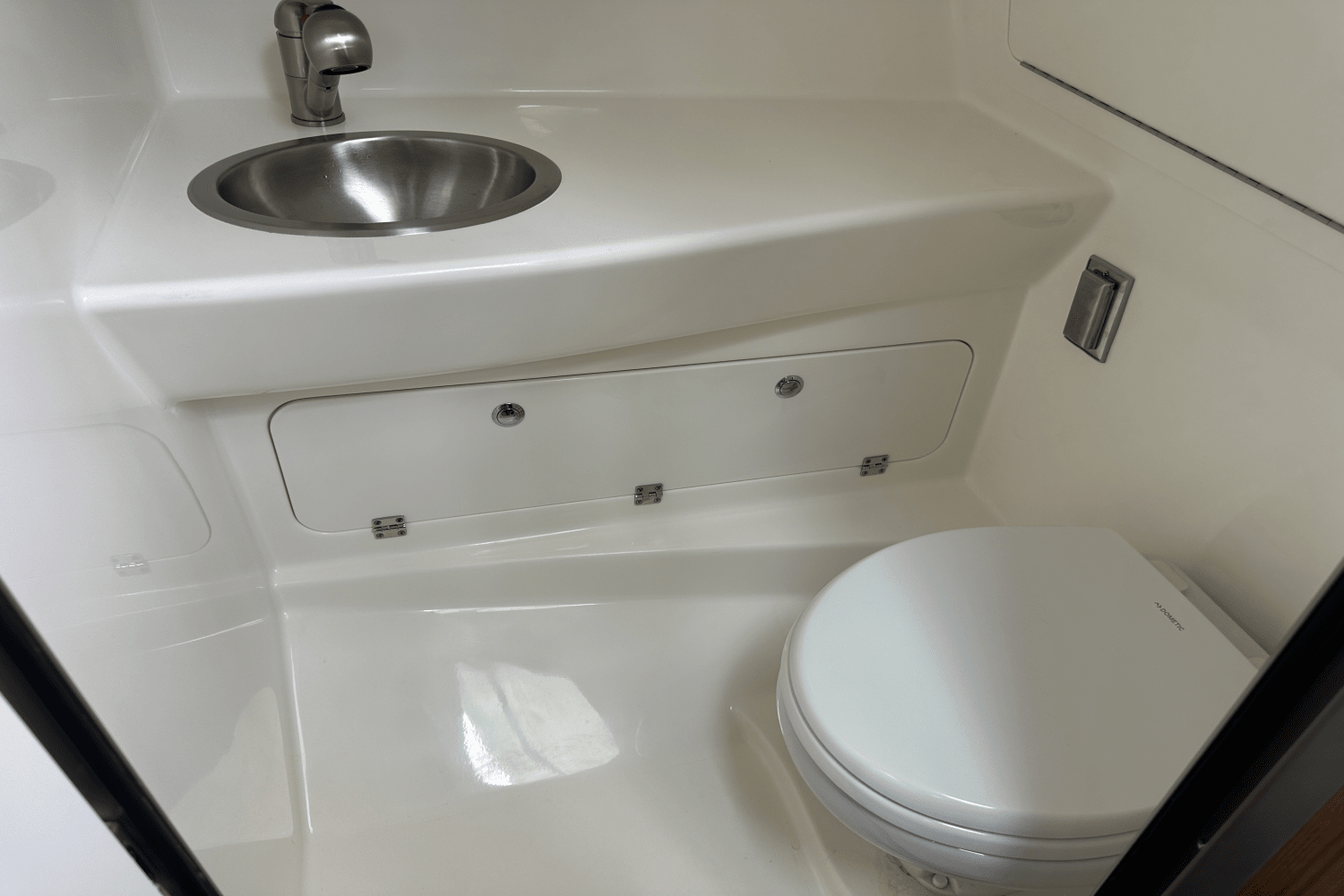 Slide: The Image of Boston Whaler 285 CONQUEST 2024 - 23