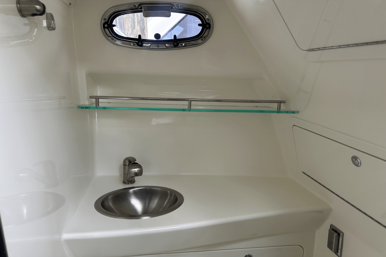 Slide: The Image of Boston Whaler 285 CONQUEST 2024 - 24