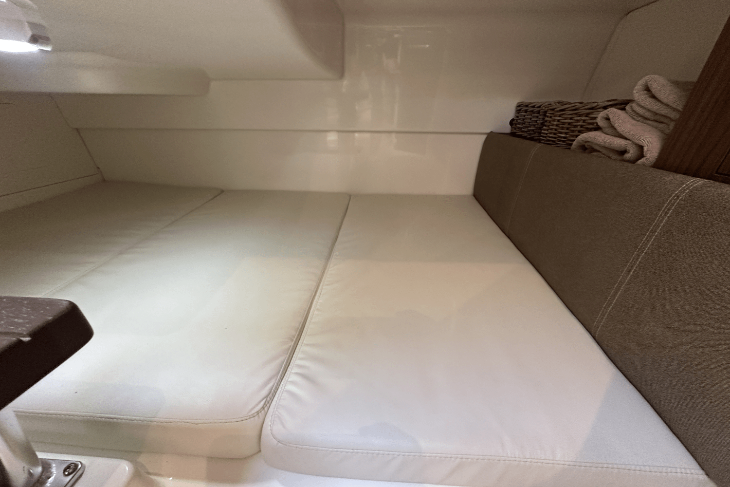 Slide: The Image of Boston Whaler 285 CONQUEST 2024 - 25