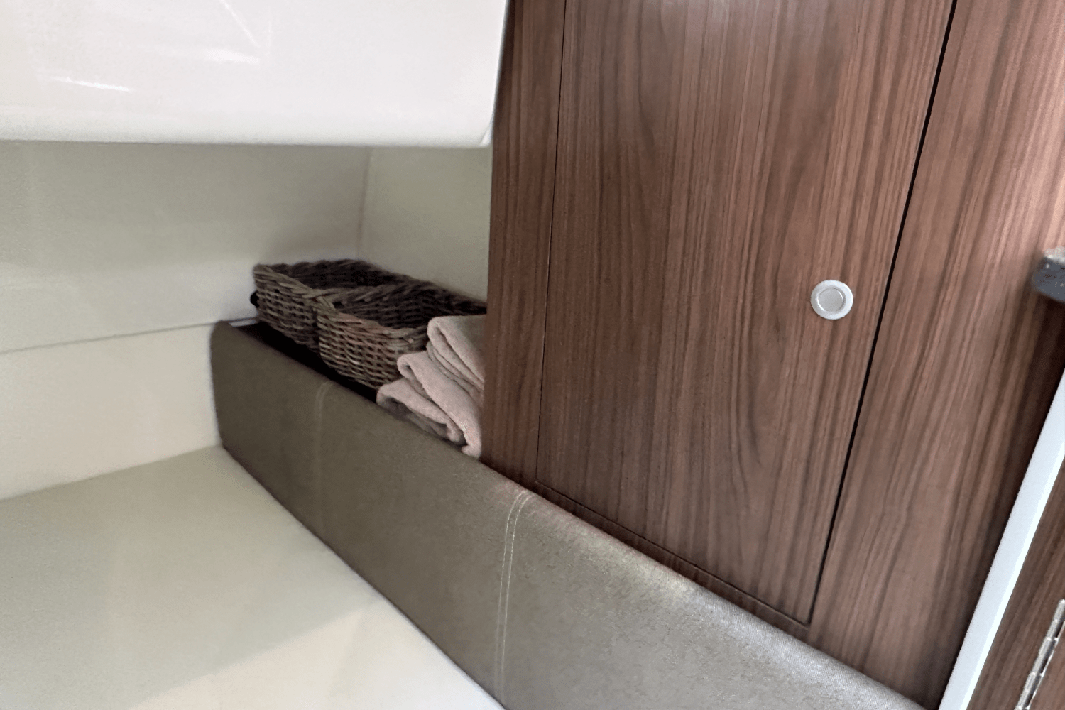 Slide: The Image of Boston Whaler 285 CONQUEST 2024 - 26