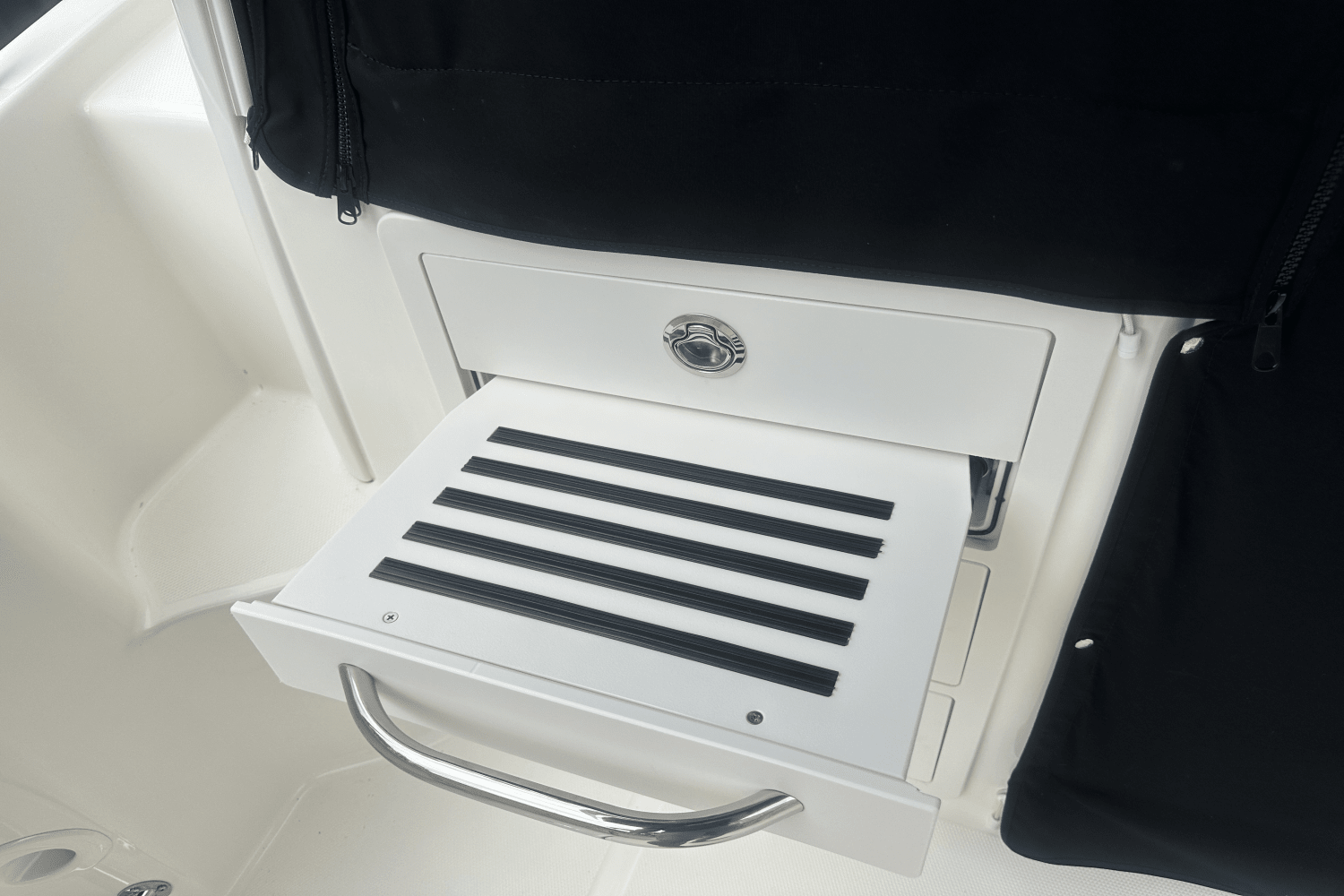 Slide: The Image of Boston Whaler 285 CONQUEST 2024 - 32