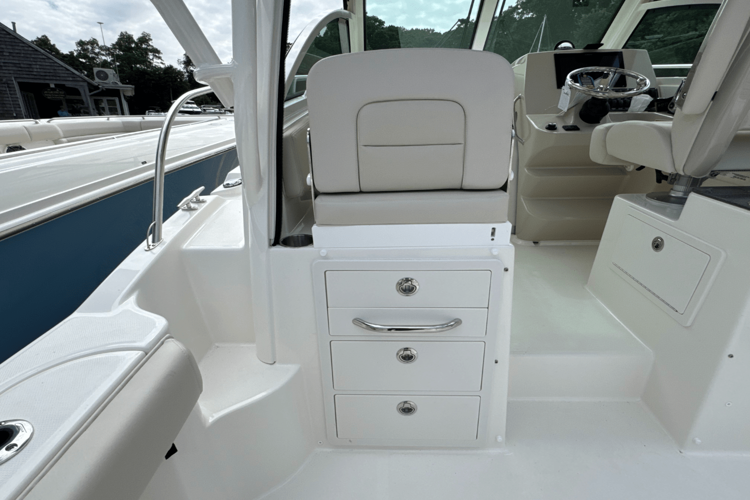 Slide: The Image of Boston Whaler 285 Conquest 2026 - 20