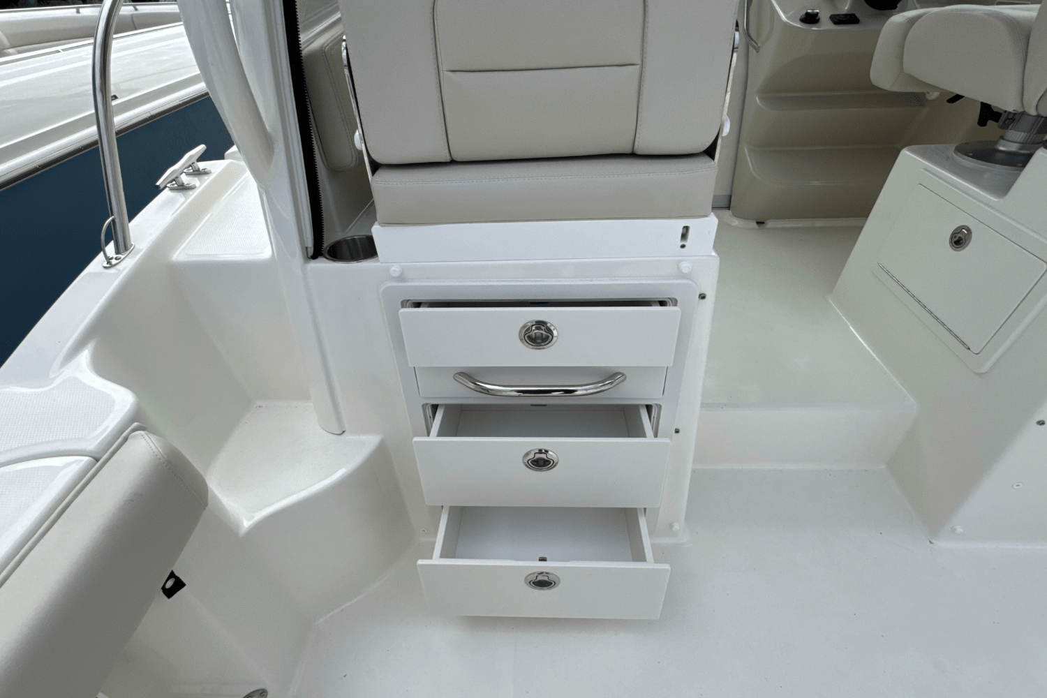 Slide: The Image of Boston Whaler 285 Conquest 2026 - 21