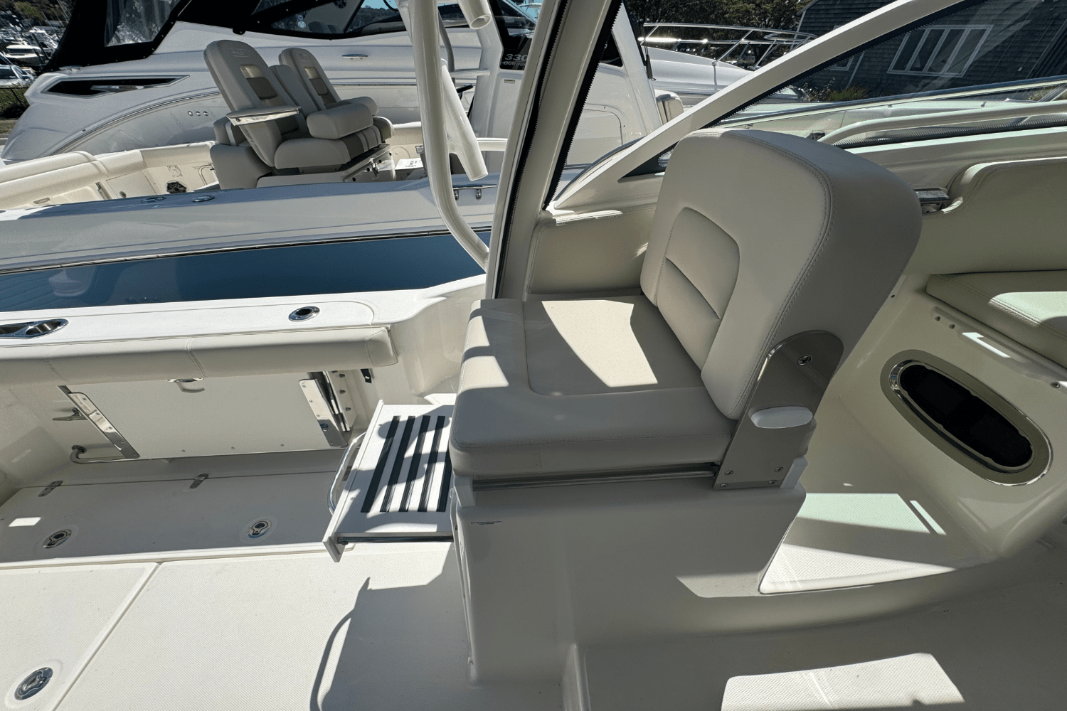 Slide: The Image of Boston Whaler 285 Conquest 2026 - 24
