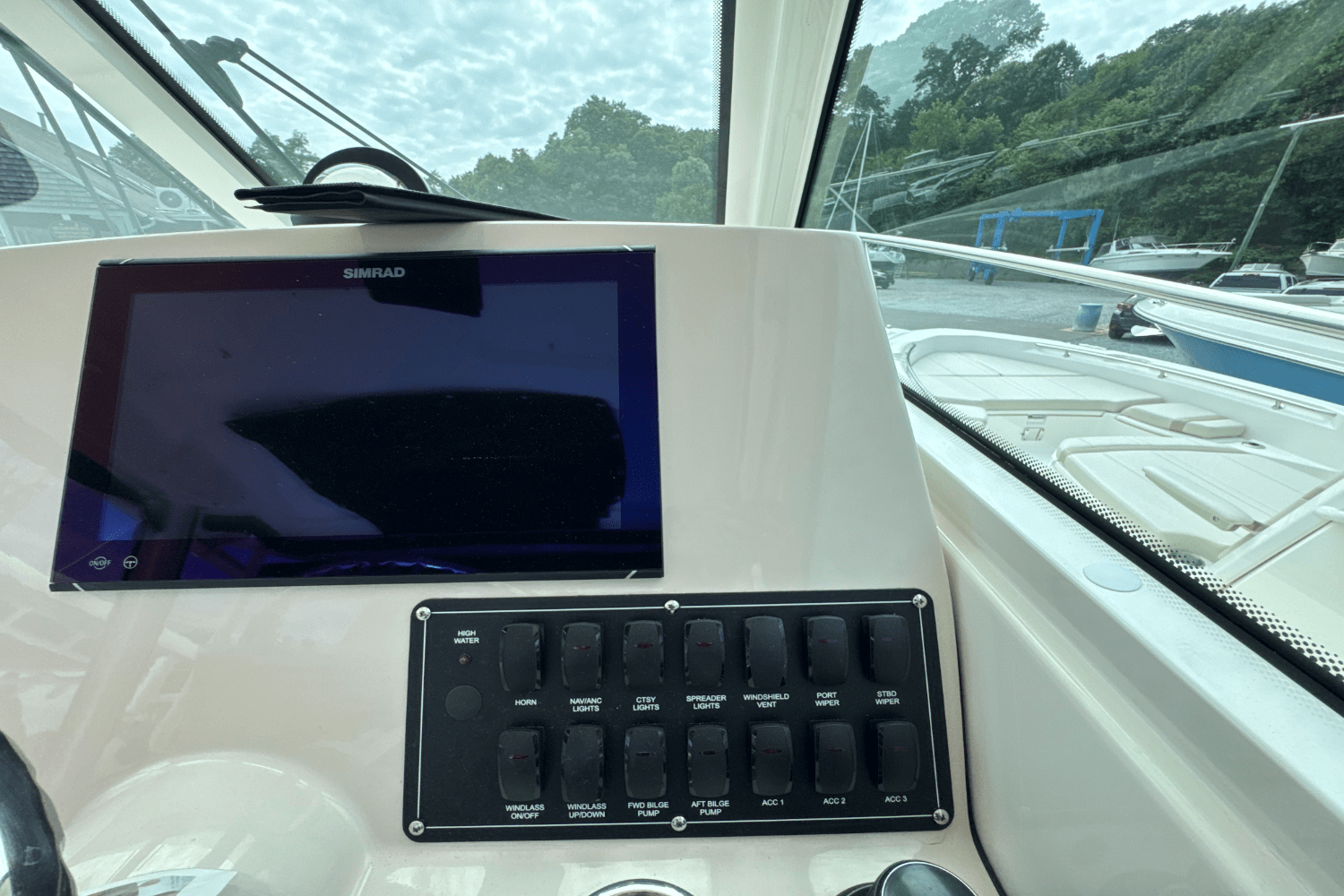 Slide: The Image of Boston Whaler 285 Conquest 2026 - 30