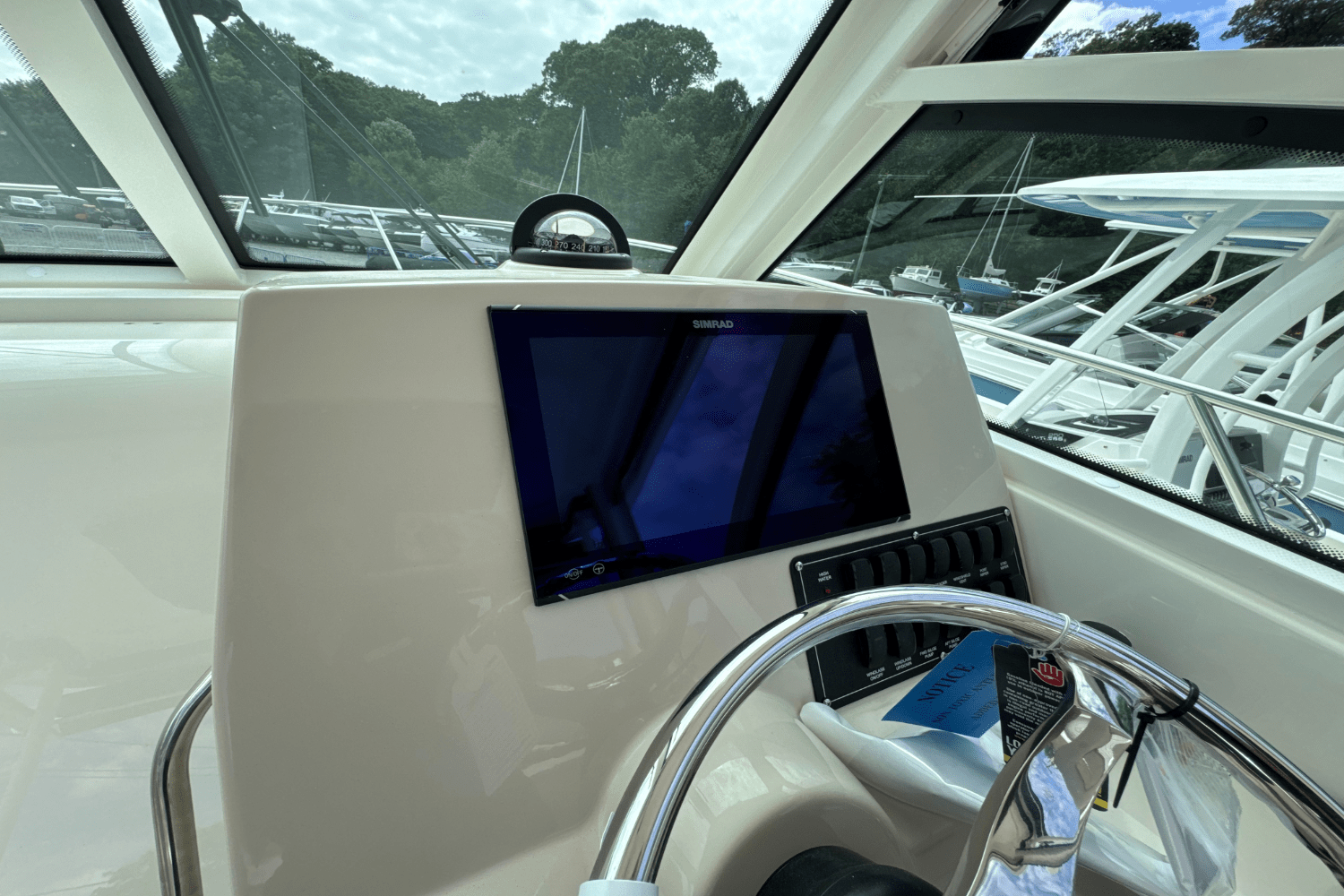 Slide: The Image of Boston Whaler 285 Conquest 2026 - 31