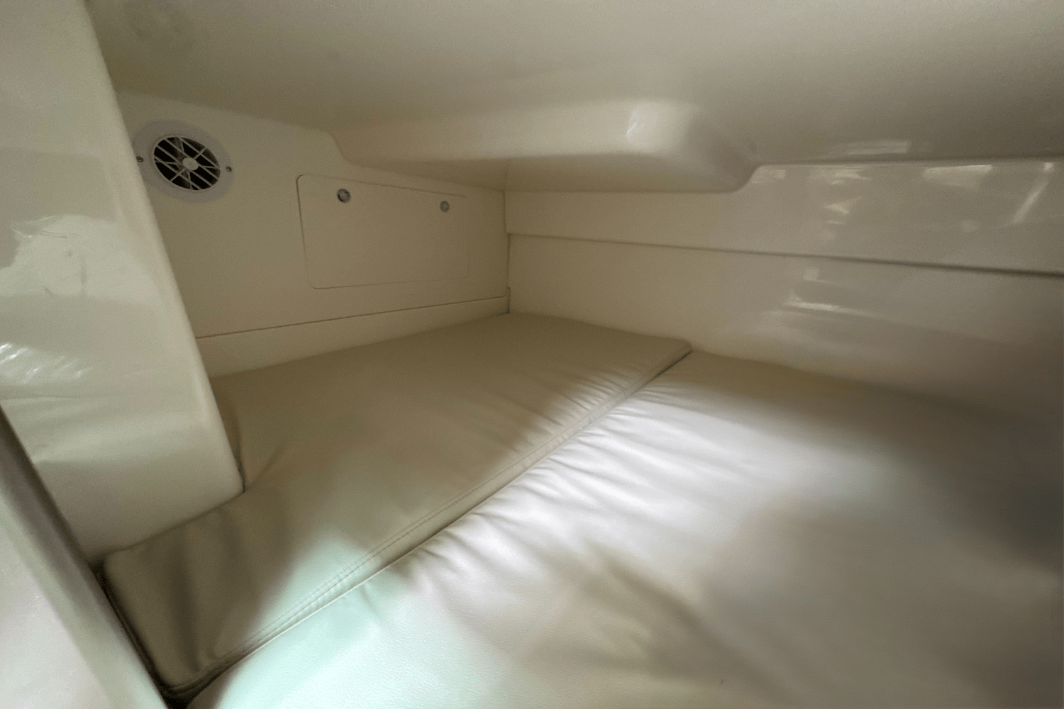Slide: The Image of Boston Whaler 285 Conquest 2026 - 37