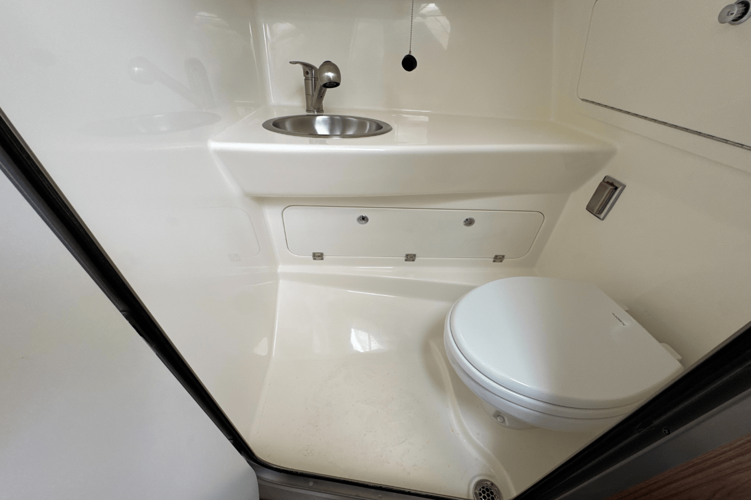 Slide: The Image of Boston Whaler 285 Conquest 2026 - 39