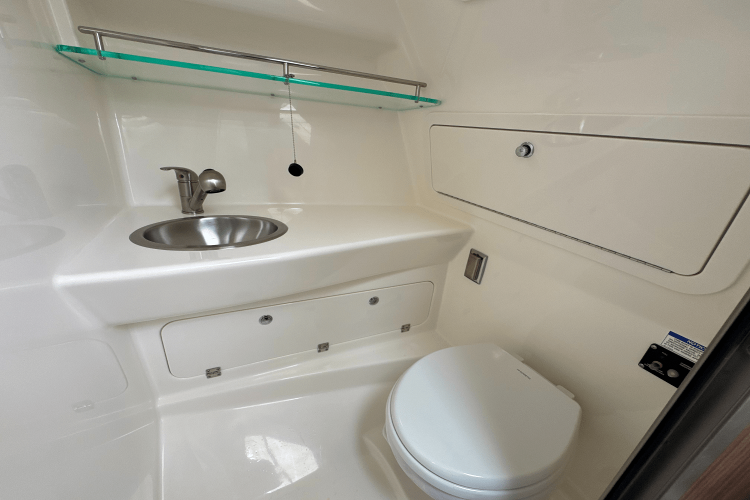Slide: The Image of Boston Whaler 285 Conquest 2026 - 40