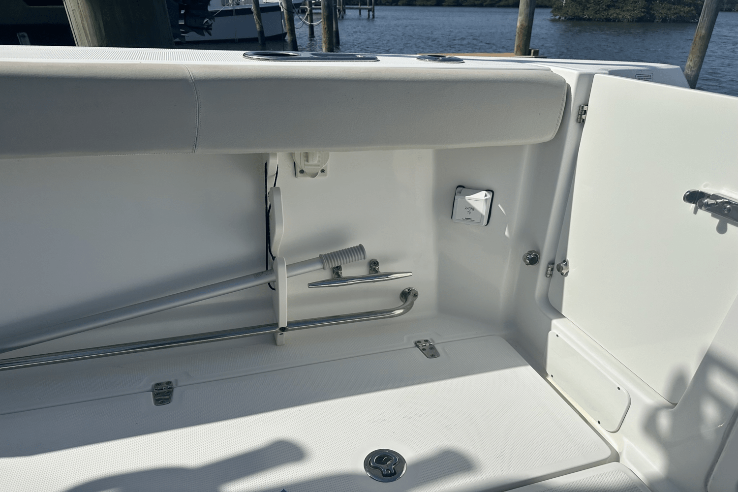 Slide: The Image of Boston Whaler 315 CONQUEST 2015 - 20
