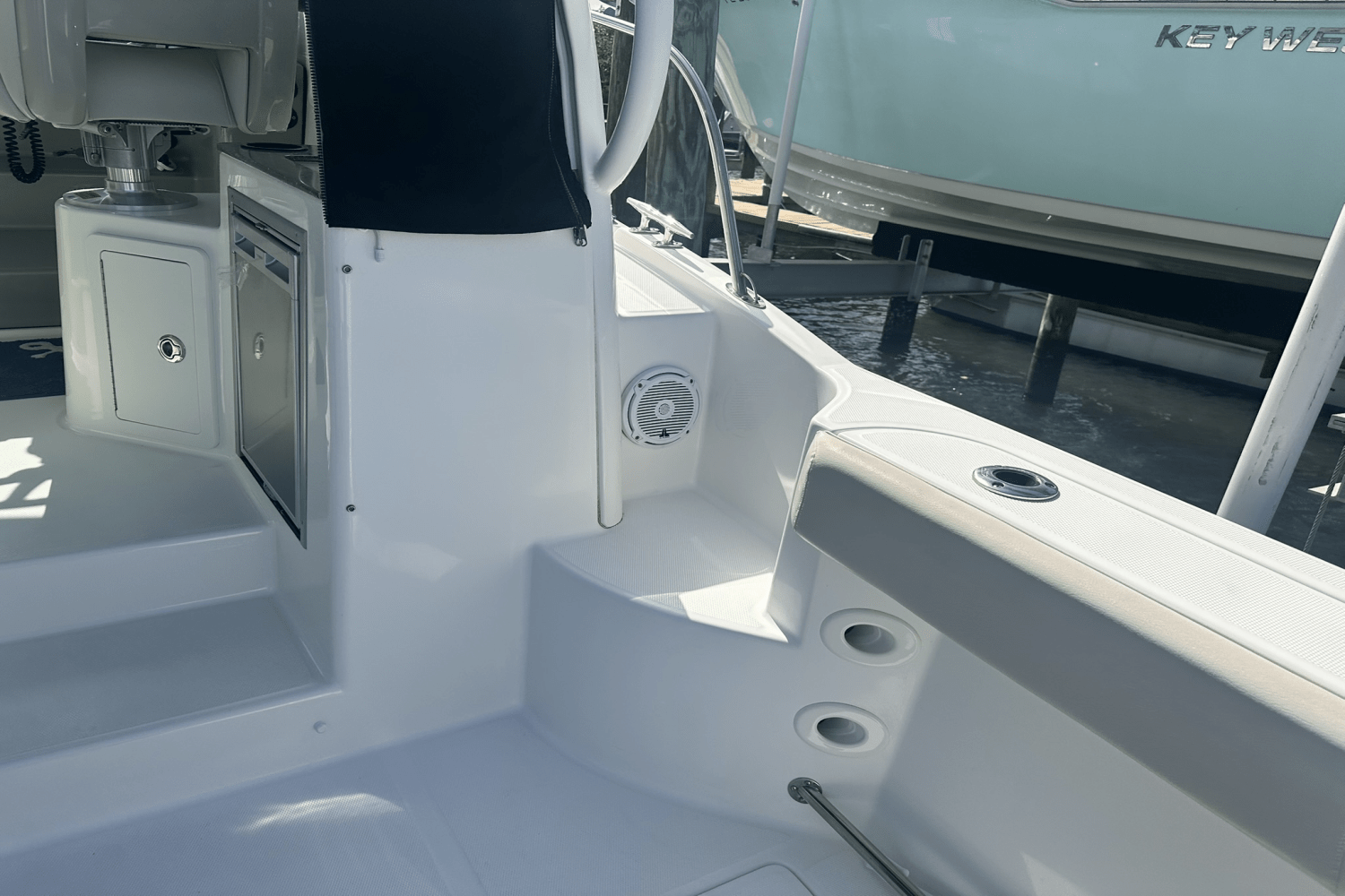 Slide: The Image of Boston Whaler 315 CONQUEST 2015 - 21