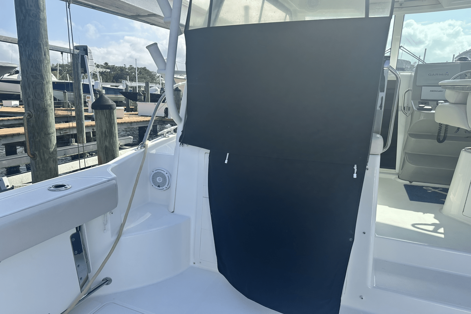 Slide: The Image of Boston Whaler 315 CONQUEST 2015 - 22