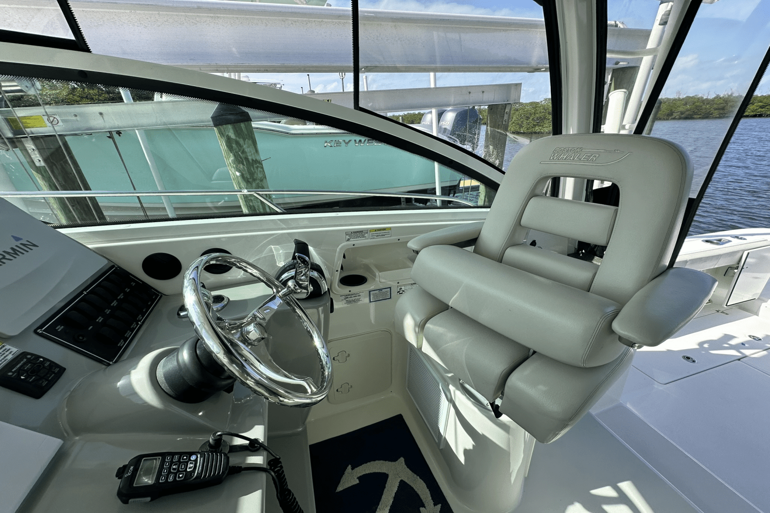 Slide: The Image of Boston Whaler 315 CONQUEST 2015 - 31