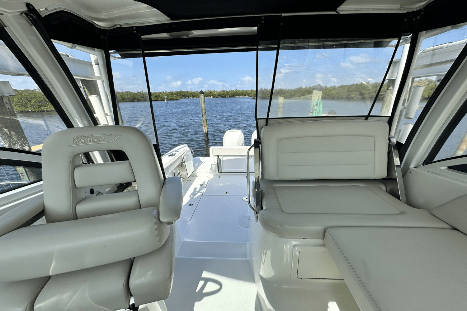 Slide: The Image of Boston Whaler 315 CONQUEST 2015 - 32