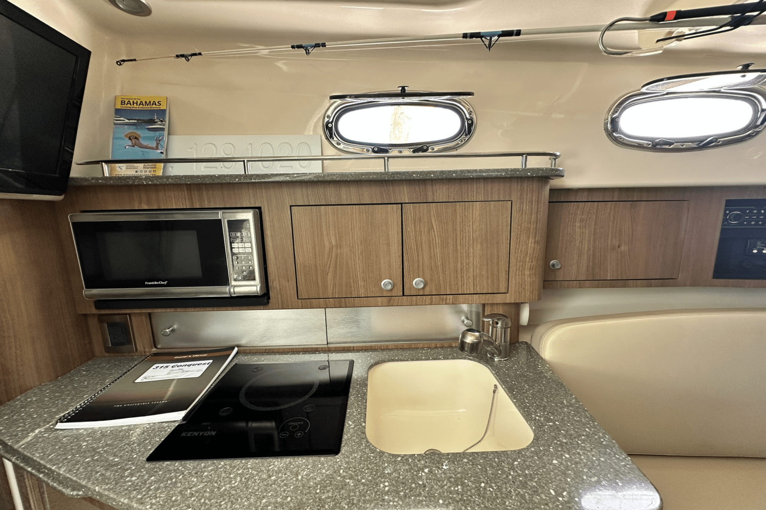Slide: The Image of Boston Whaler 315 CONQUEST 2015 - 37