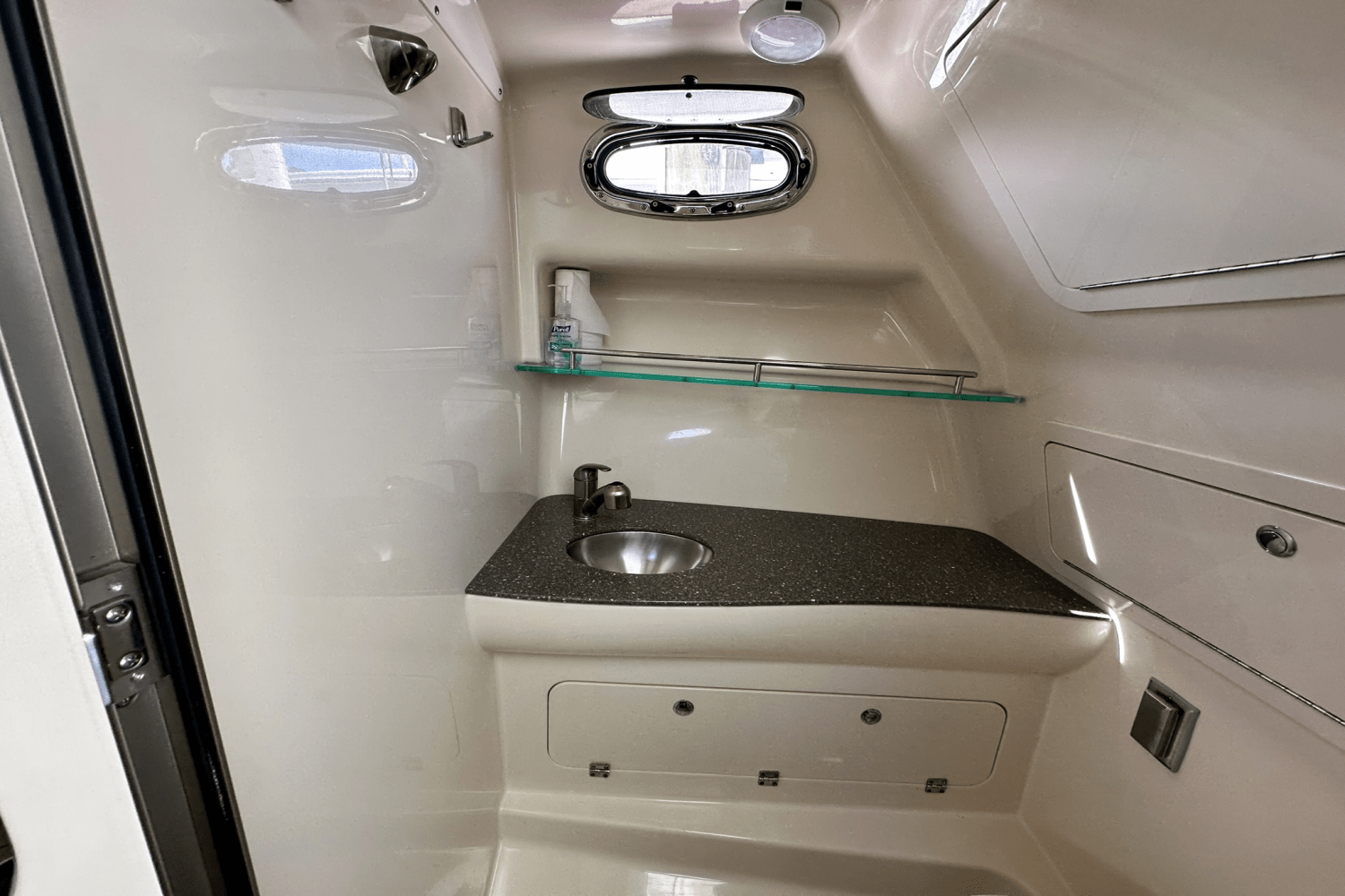 Slide: The Image of Boston Whaler 315 CONQUEST 2015 - 41