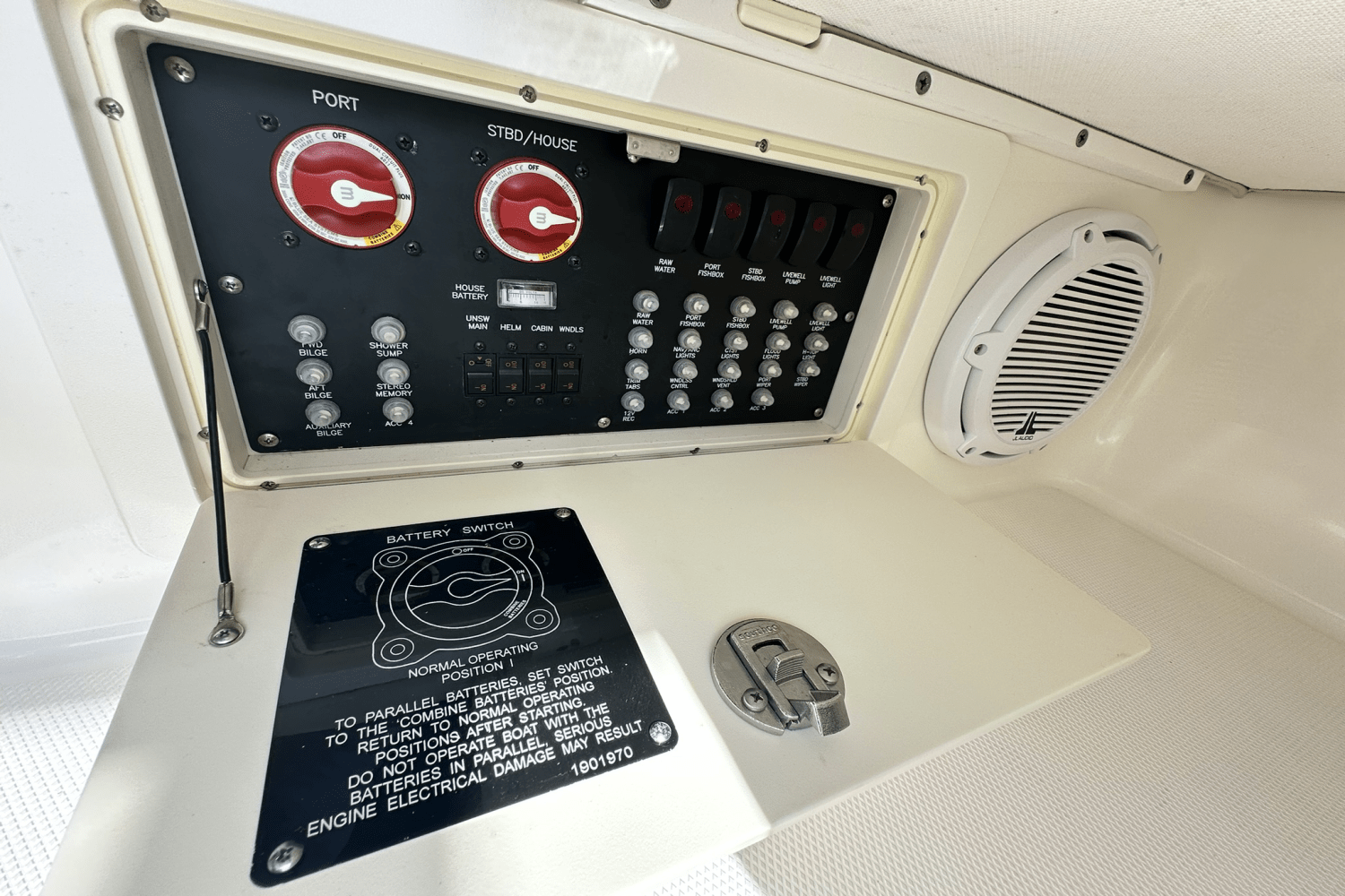 Slide: The Image of Boston Whaler 315 CONQUEST 2015 - 45