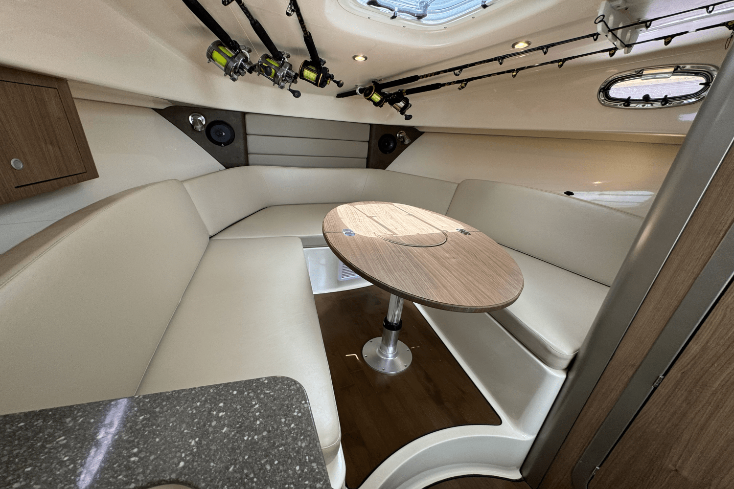 Slide: The Image of Boston Whaler 315 CONQUEST 2016 - 20