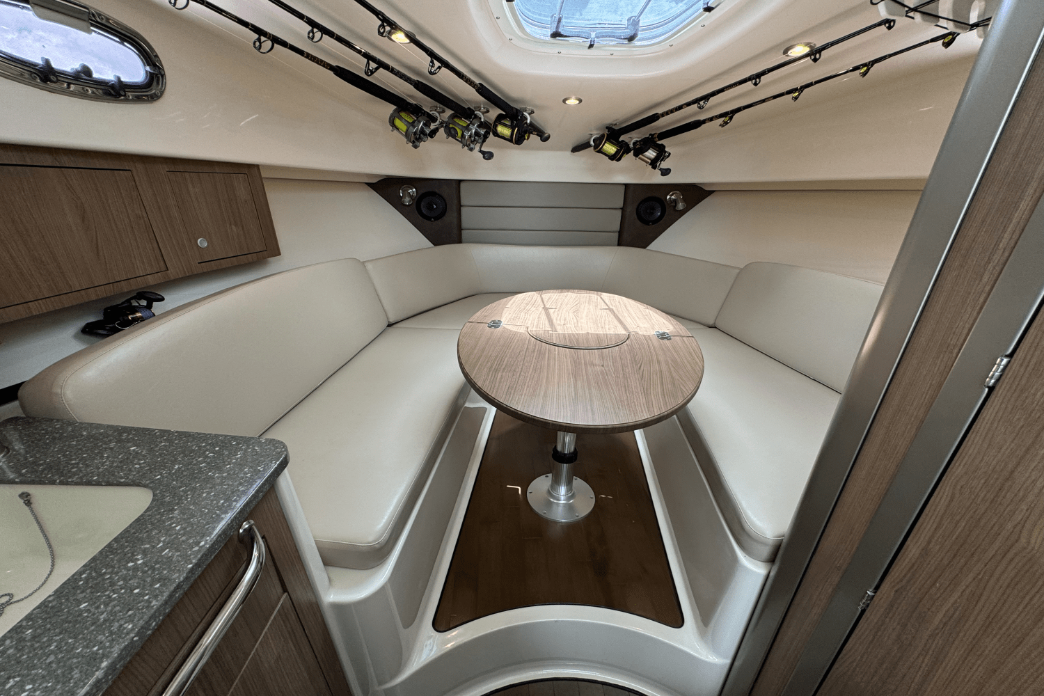 Slide: The Image of Boston Whaler 315 CONQUEST 2016 - 21