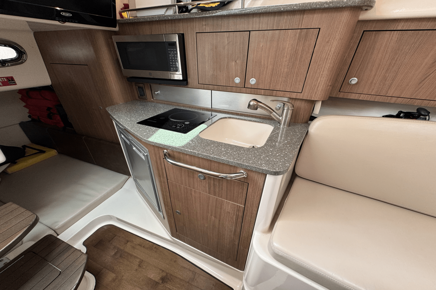Slide: The Image of Boston Whaler 315 CONQUEST 2016 - 22