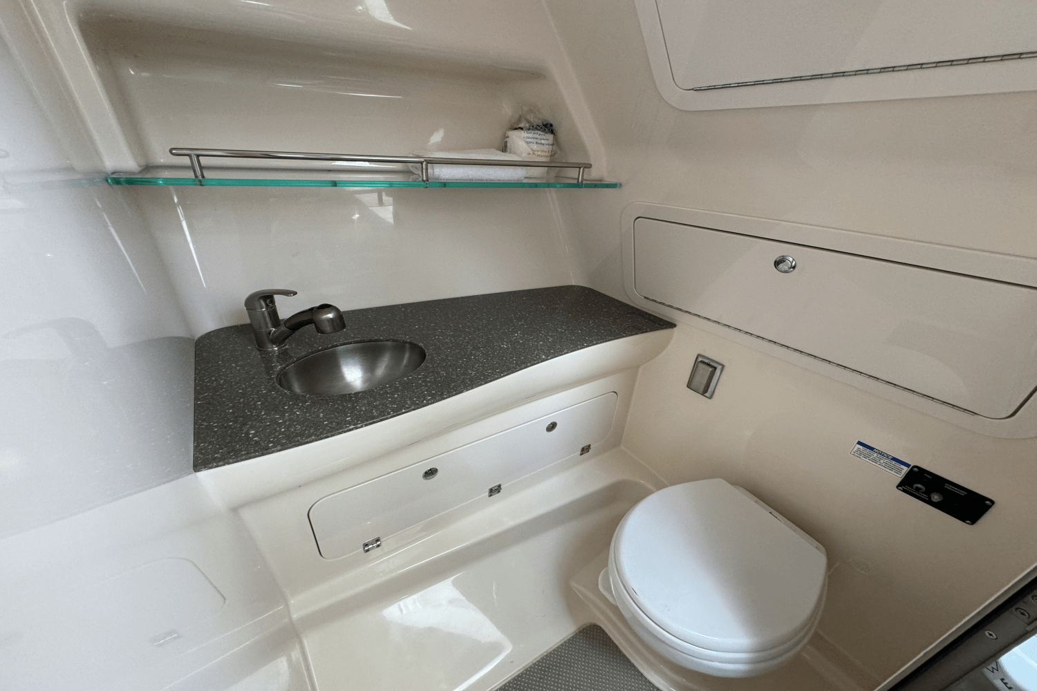 Slide: The Image of Boston Whaler 315 CONQUEST 2016 - 24