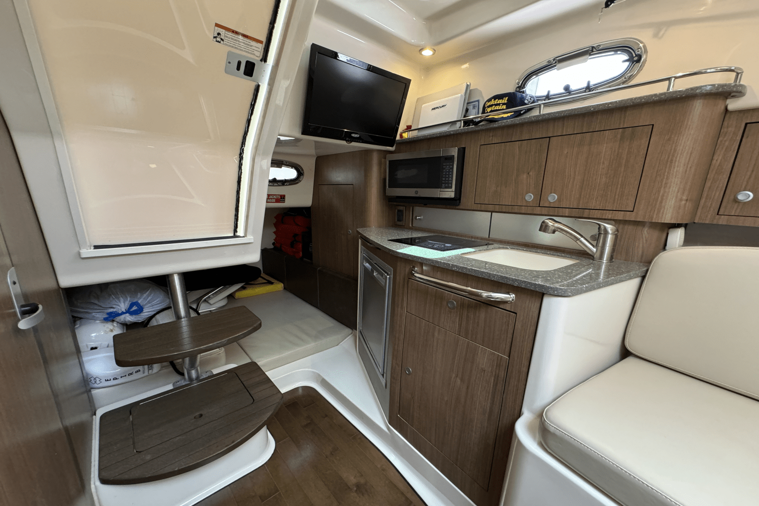 Slide: The Image of Boston Whaler 315 CONQUEST 2016 - 25