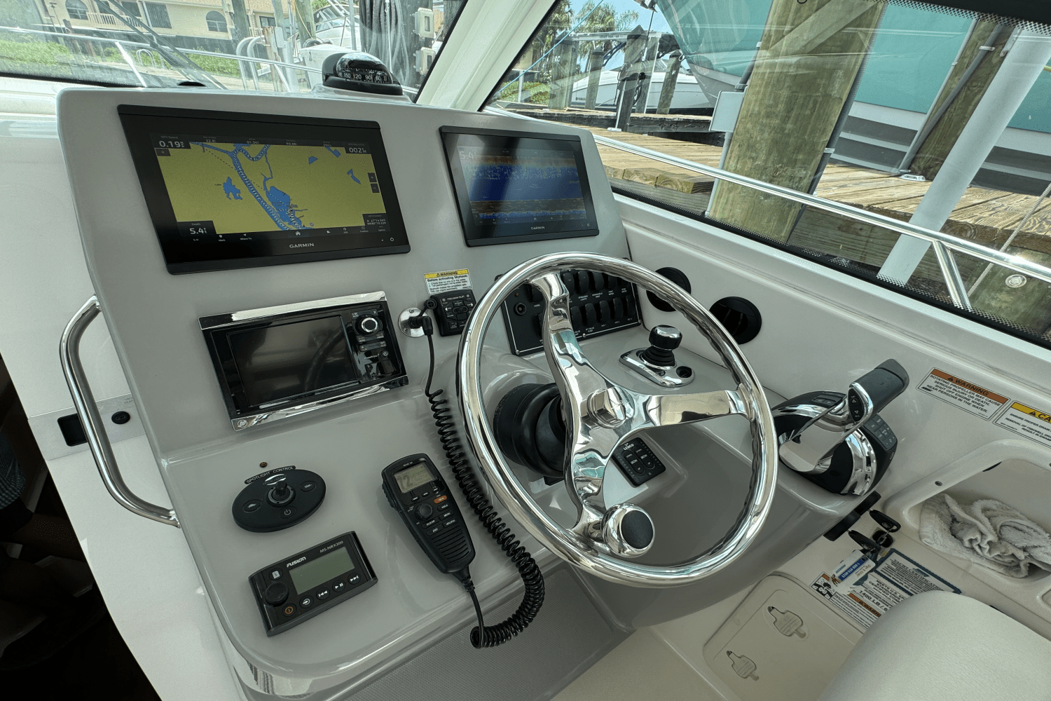 Slide: The Image of Boston Whaler 315 CONQUEST 2016 - 26