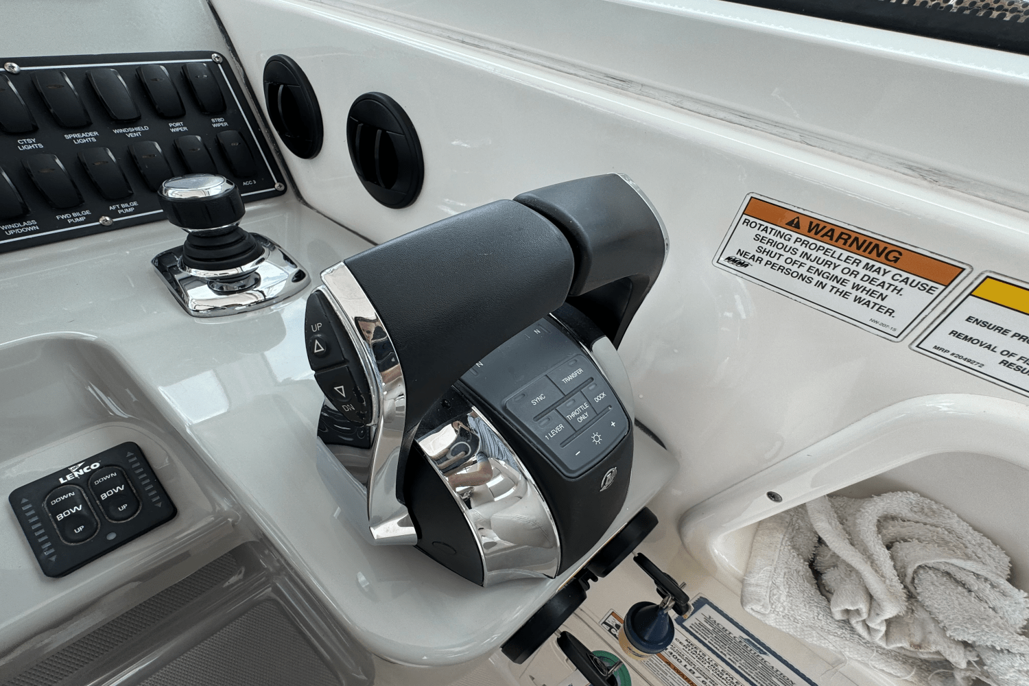 Slide: The Image of Boston Whaler 315 CONQUEST 2016 - 29