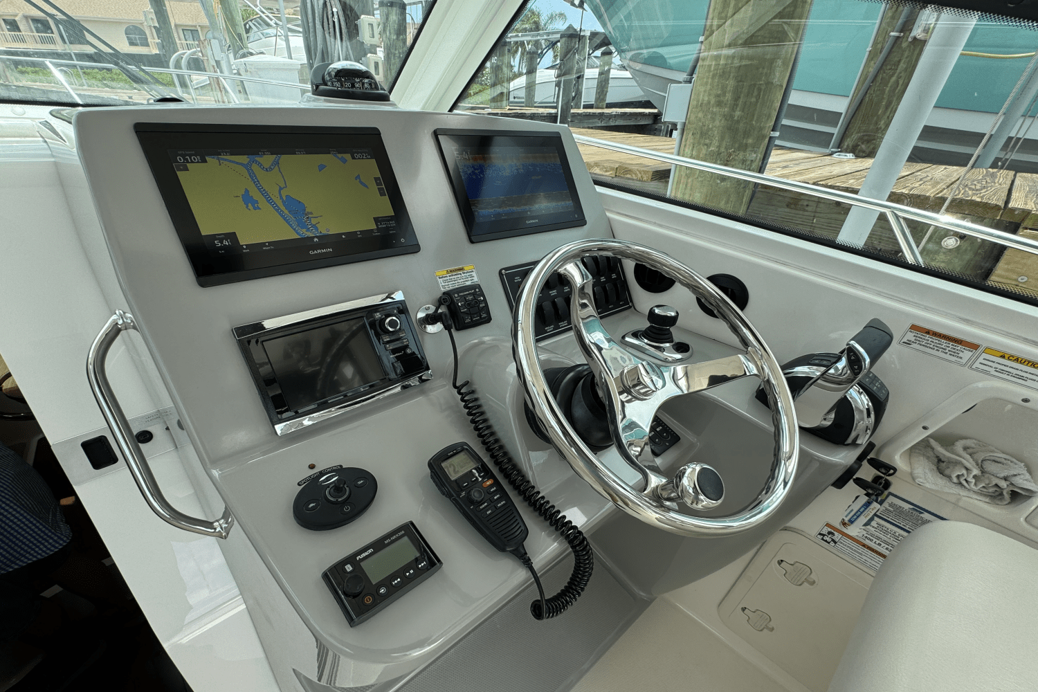 Slide: The Image of Boston Whaler 315 CONQUEST 2016 - 30