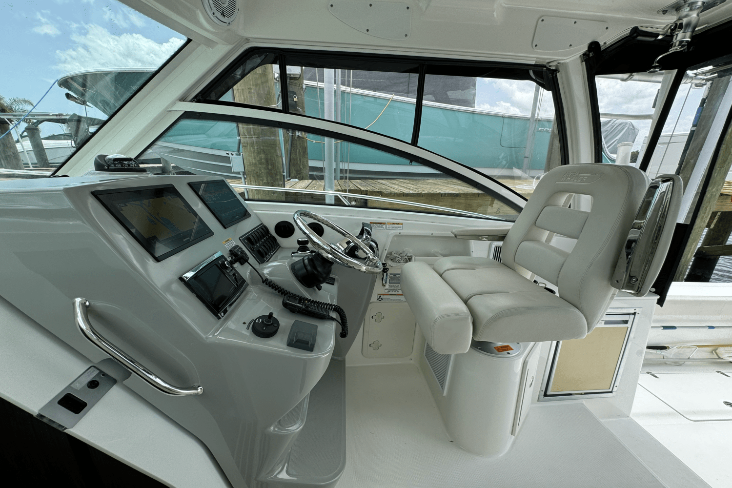 Slide: The Image of Boston Whaler 315 CONQUEST 2016 - 31