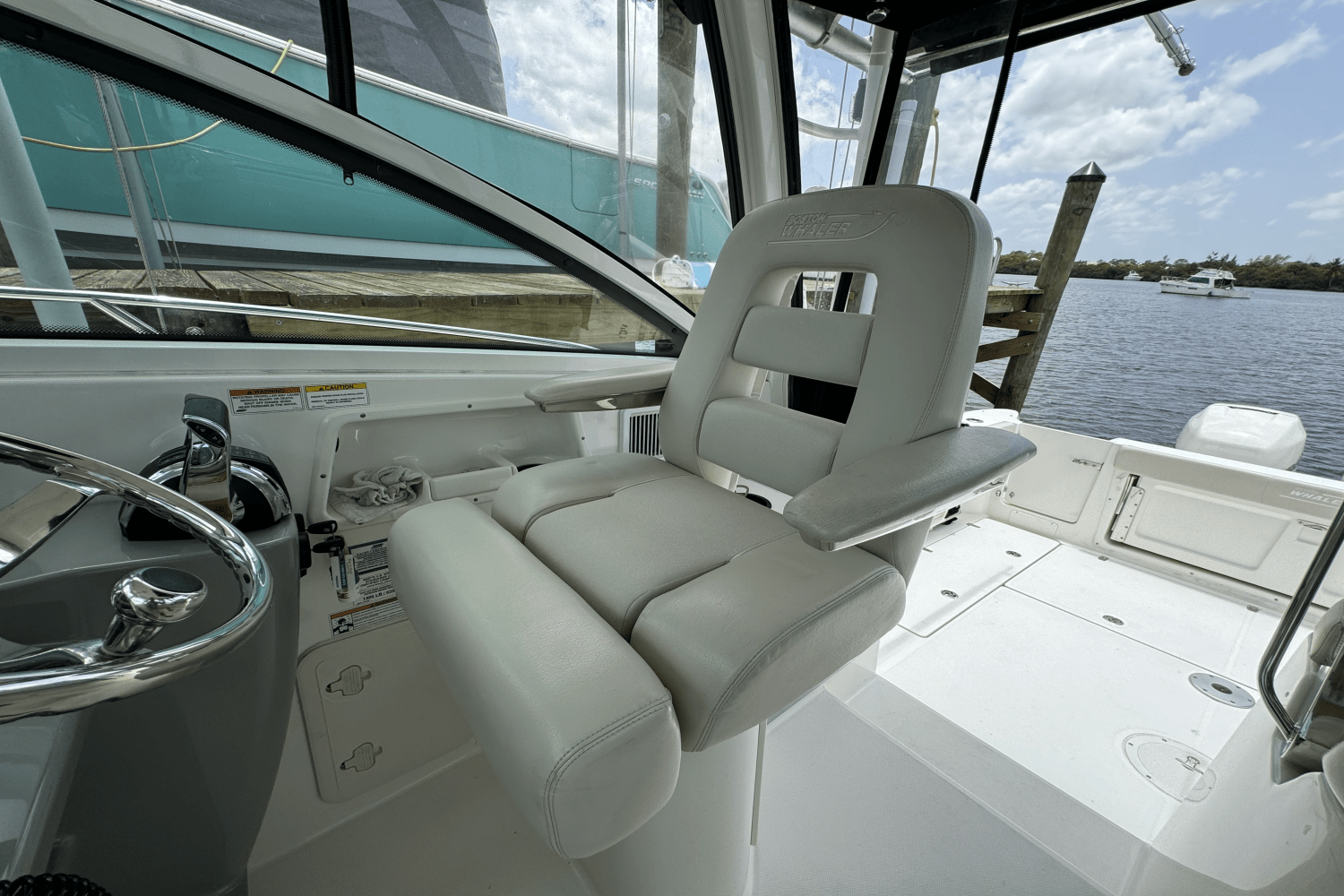 Slide: The Image of Boston Whaler 315 CONQUEST 2016 - 32