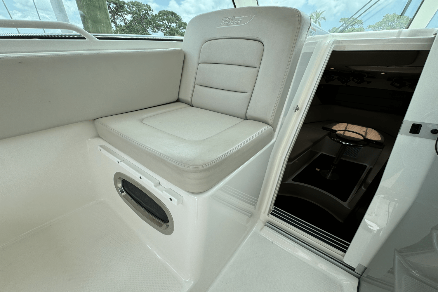 Slide: The Image of Boston Whaler 315 CONQUEST 2016 - 34