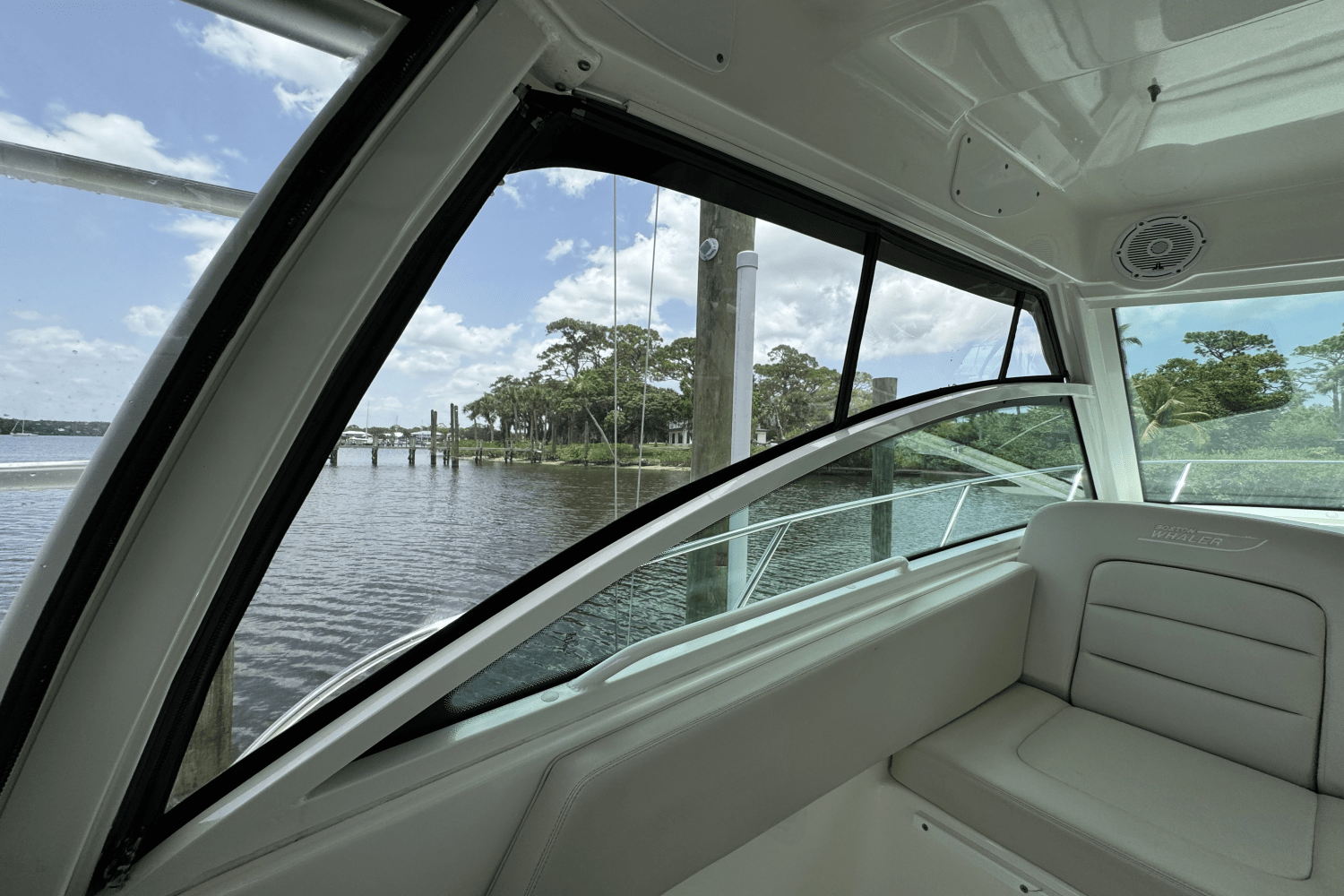 Slide: The Image of Boston Whaler 315 CONQUEST 2016 - 35