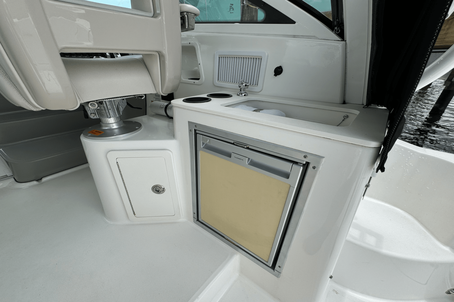 Slide: The Image of Boston Whaler 315 CONQUEST 2016 - 36