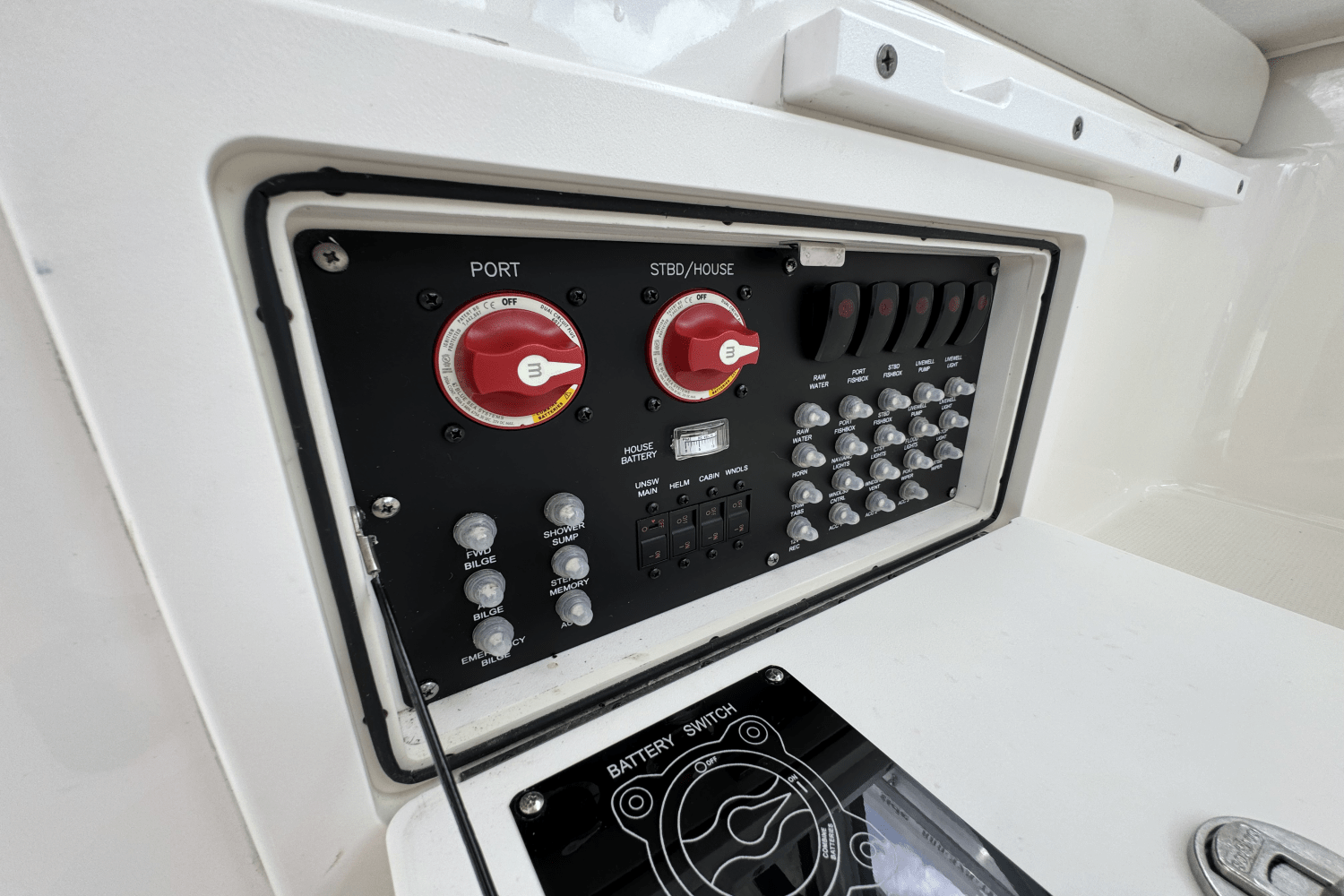 Slide: The Image of Boston Whaler 315 CONQUEST 2016 - 40