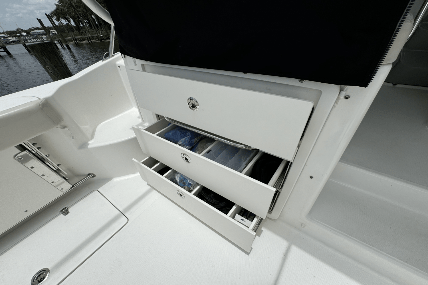 Slide: The Image of Boston Whaler 315 CONQUEST 2016 - 47