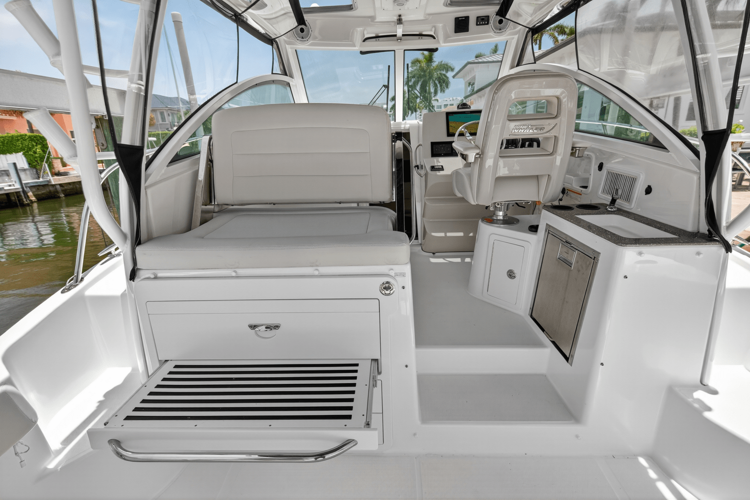 Slide: The Image of Boston Whaler 315 CONQUEST 2019 - 14