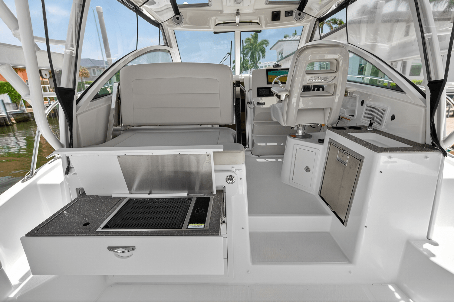 Slide: The Image of Boston Whaler 315 CONQUEST 2019 - 15