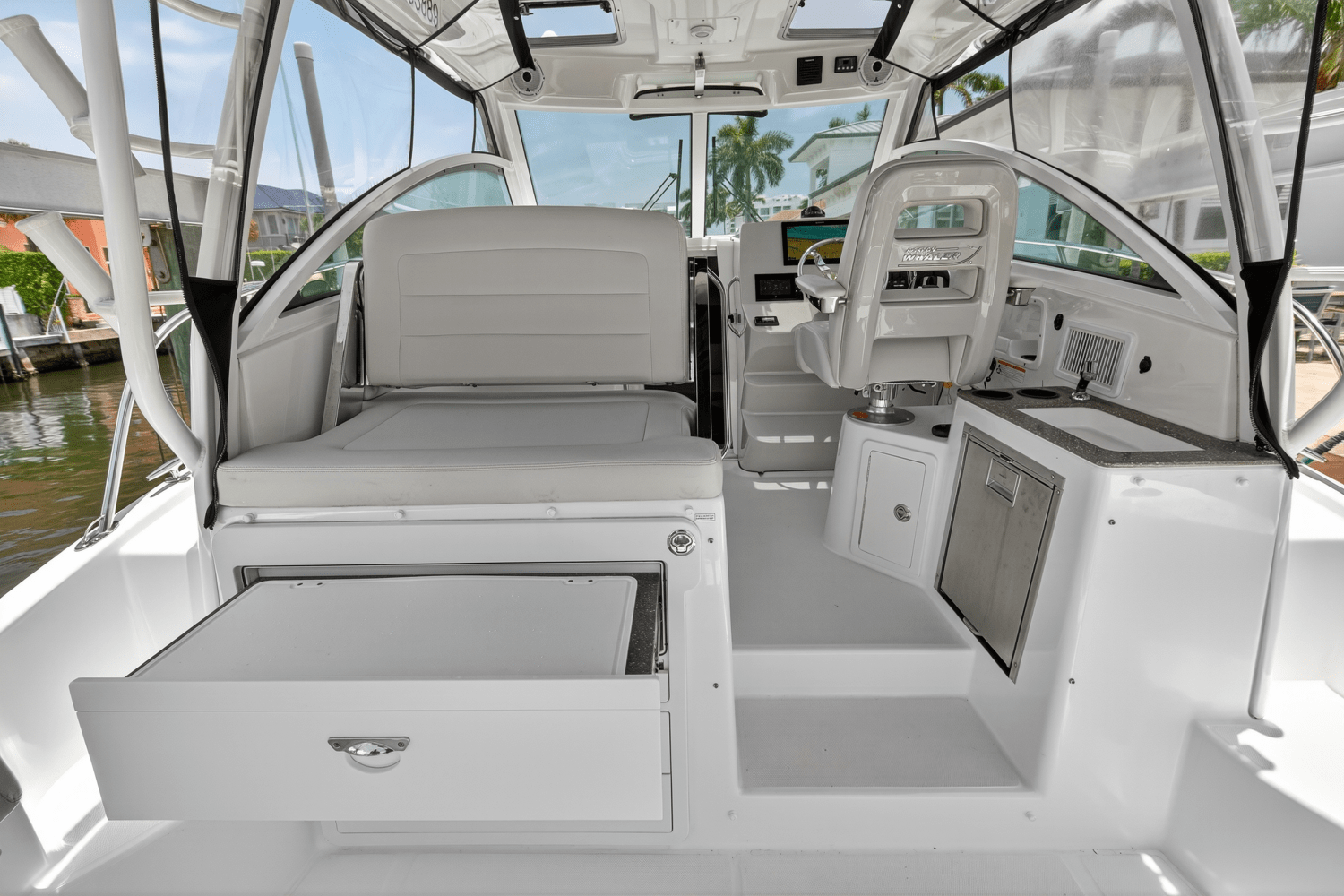 Slide: The Image of Boston Whaler 315 CONQUEST 2019 - 16